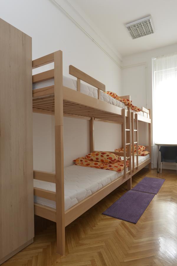 Hostel Flow House Centar Újvidék Kültér fotó