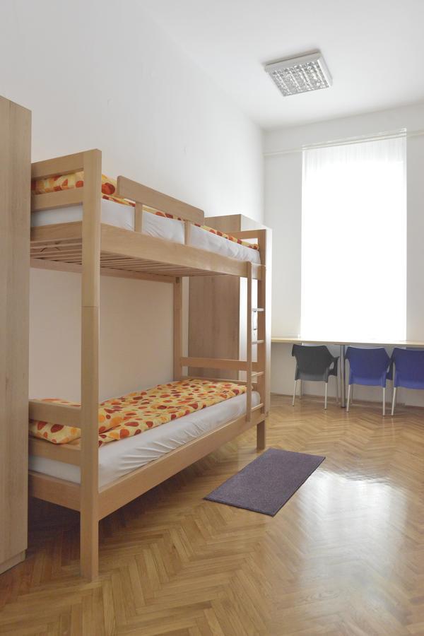 Hostel Flow House Centar Újvidék Kültér fotó