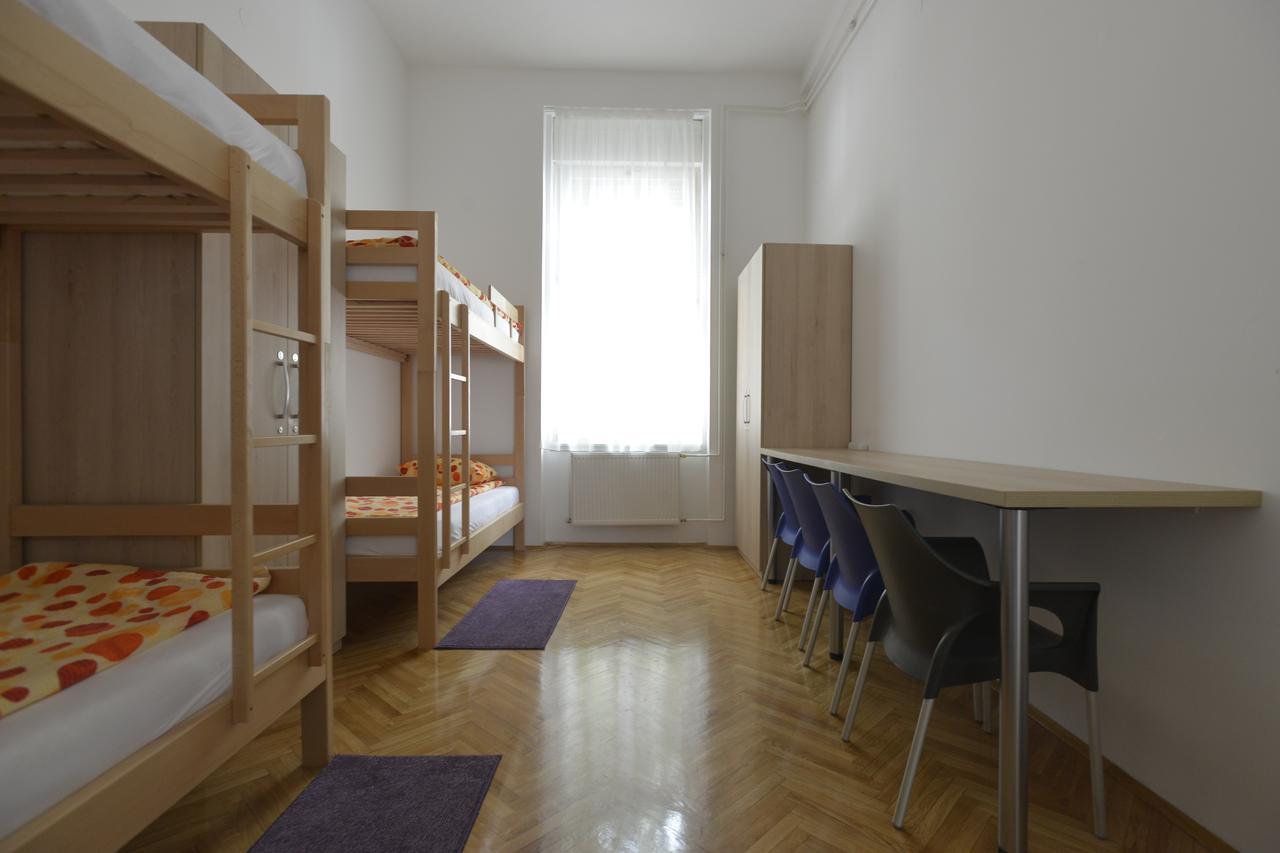 Hostel Flow House Centar Újvidék Kültér fotó