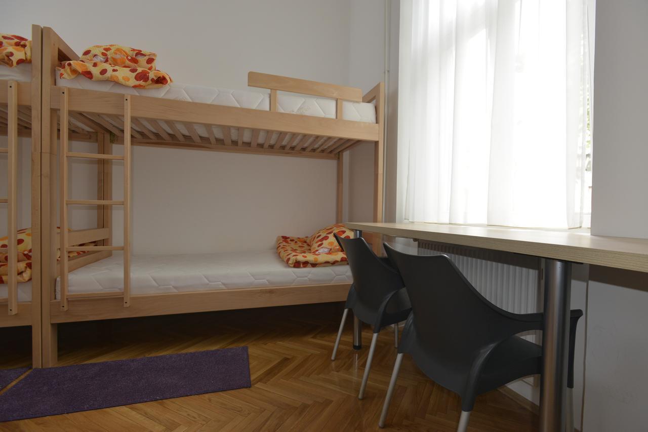 Hostel Flow House Centar Újvidék Kültér fotó